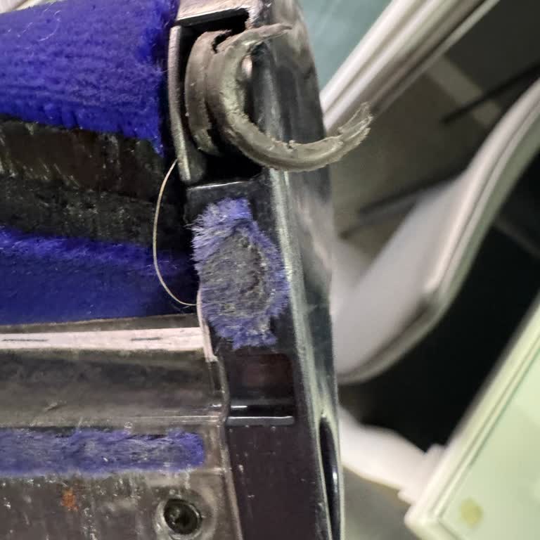 Dyson V15 Süpürge Başlığında Tekerlek Lastiği Çıktı, Ücretsiz Değişim Talebi