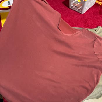 LCW Hilltown'dan Aldığım 3XL Kaki Tişörtlerde Hızlı Renk Değişimi Ve Lekelenme Sorunu