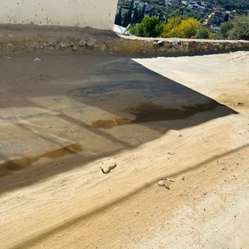 Yarım Bırakılan Yol Çalışması Mahallede Sağlık Ve Güvenlik Riski Oluşturuyor