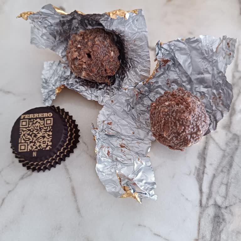 Ferrero Rocher Çikolatalarında Bozuk Ve Küflü Ürün