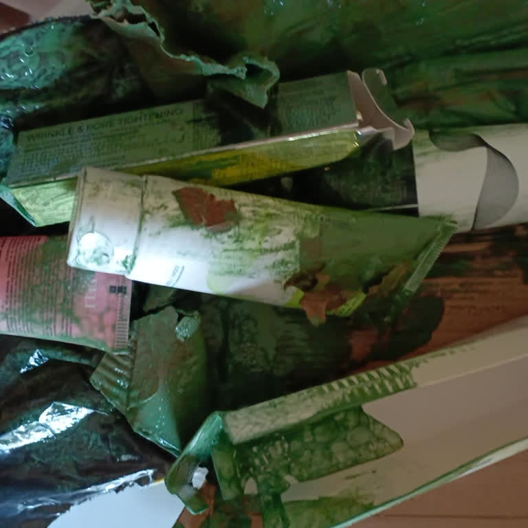 Fuar Box Patlamış Ve Hijyenik Olmayan Matcha Mucize Bubble Clay Yüz Maskesi Değişim Talebi