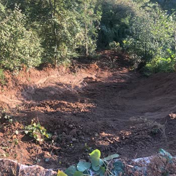 Arazi Sahibinin Taş Duvar Çalışması Ve Hafriyat Dökülmesi Sebebiyle Heyelan Ve Sel Riski