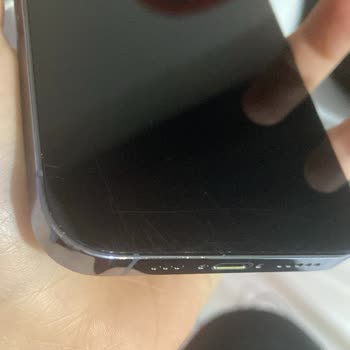 Premium Paket İPhone 13 Pro Cihazında Çizik Ve Çatlak, Değişim Veya Tam İade Talebi