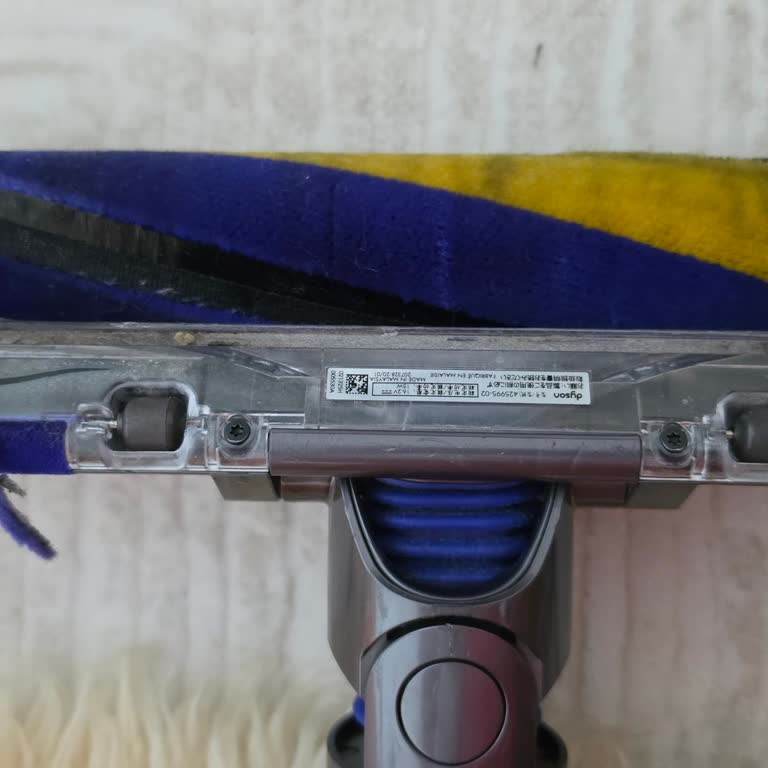 Dyson V12 Işıklı Başlık Şeridi Koptu, Bölgeye Göre Ücretsiz Değişim Reddedildi