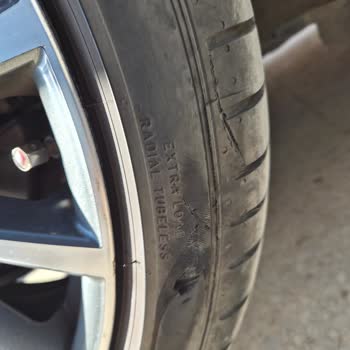 Garanti Süresi Dolmuş Üretim Hatalı Pirelli Lastiğin Birebir Değişimi Talep Ediliyor