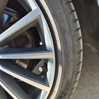 Garanti Süresi Dolmuş Üretim Hatalı Pirelli Lastiğin Birebir Değişimi Talep Ediliyor