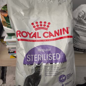 Pet Merkezi'nden Aldığım Royal Canin Kedi Maması Sahte Çıktı Ve Geri Ödeme Talep Ediyorum