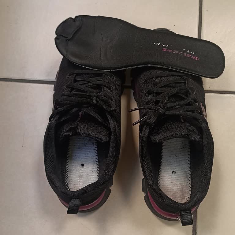 Skechers Ayakkabısının İç Tabanı Yerinden Çıktı Dengeyi Bozan Ve Ağrı Yaratan Sorun