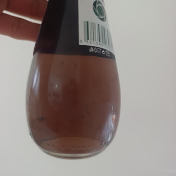 Avşar Maden Suyunda Koyu Renkli Sıvı Ve Yabancı Parçacıklar