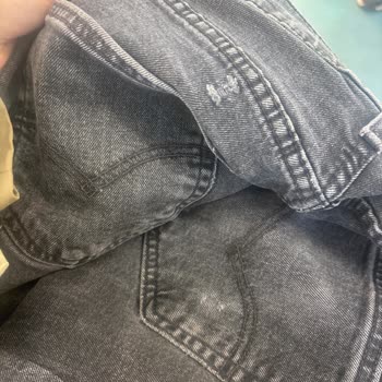 Levi’s Pantolonda Hızlı Renk Solması Ve Yırtılma, Garanti Reddi