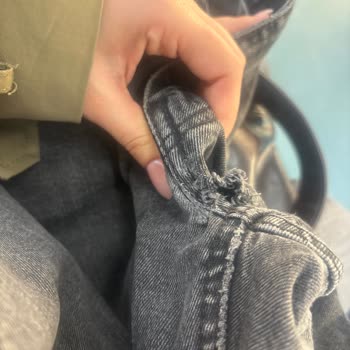 Levi’s Pantolonda Hızlı Renk Solması Ve Yırtılma, Garanti Reddi