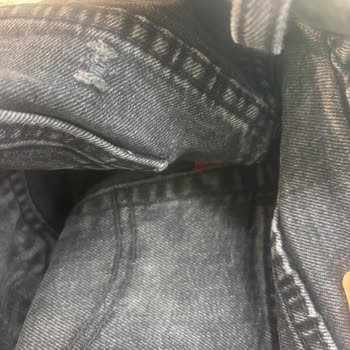 Levi’s Pantolonda Hızlı Renk Solması Ve Yırtılma, Garanti Reddi