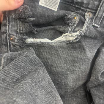 Levi’s Pantolonda Hızlı Renk Solması Ve Yırtılma, Garanti Reddi