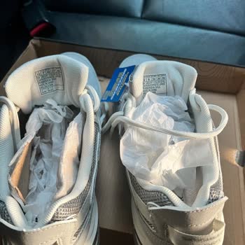 Boyner Mağazasında Satın Alınan Skechers Ayakkabının Yanlış Numara Ve Ücretsiz Kargo Değişim Talebi