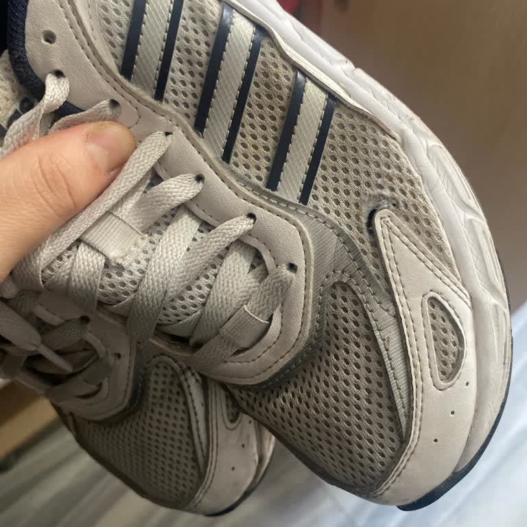 Adidas Spor Ayakkabısında Erken Yırtılma Ve İade Talebi