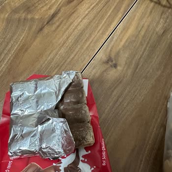 Nestle Çikolatasında Küf Benzeri Beyaz Lekeler Bozulmuş Ürün Şikayeti