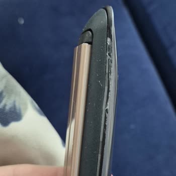 Media Markt'tan Çatlak Remington Saç Düzleştiricisi İçin Çözüm Talebi