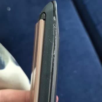 Media Markt'tan Çatlak Remington Saç Düzleştiricisi İçin Çözüm Talebi