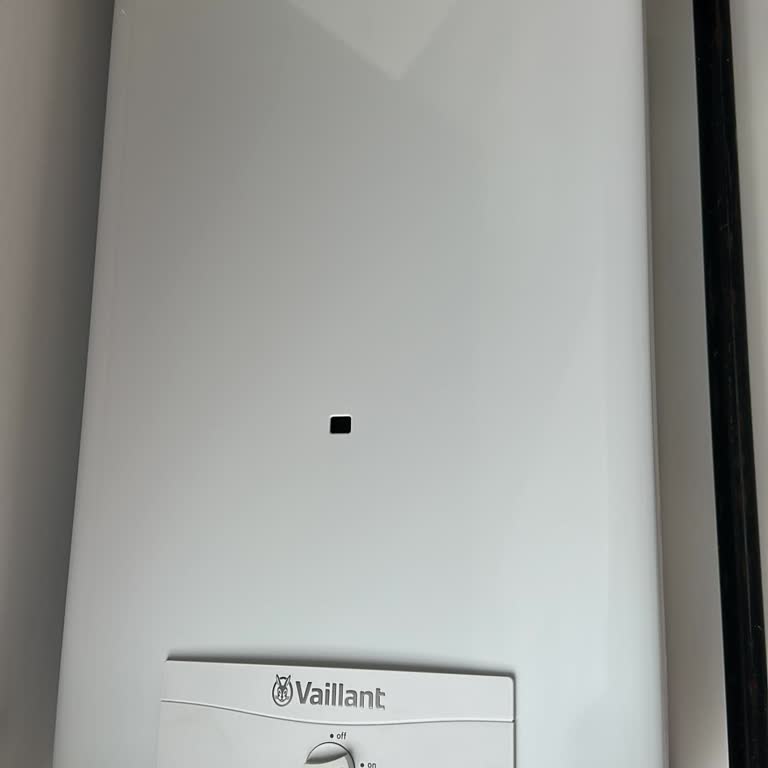 Vaillant Turbo Mag 145 Ana Kartı Yanması Ve Kaba Servis Yaklaşımı