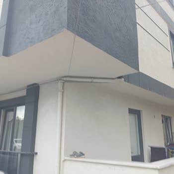 TurkNet’in İzinsiz Kablo Montajı Binamızın Dış Cepheyi Deldi Ve Görüntü Kirliliği Oluşturdu