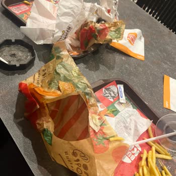 Burger King Whopper Menüsü Soğuk, Uzun Bekleme Süresi Ve Kaba Personel