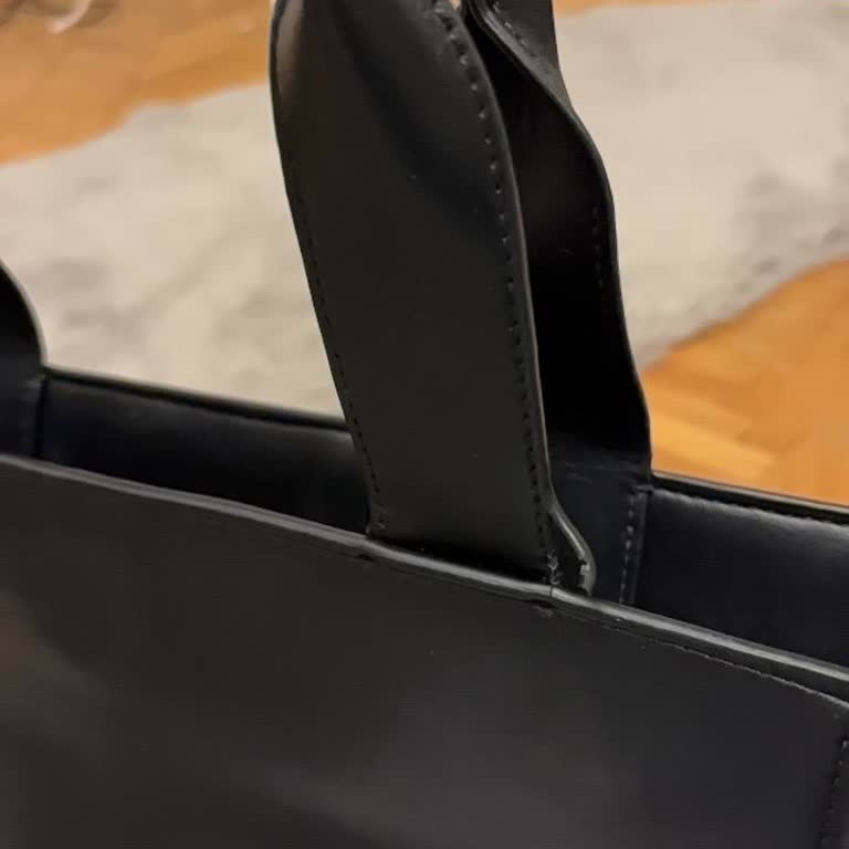 Calvin Klein Çantasının Tutacaklarında Hızlı Soyulma, İnceleme Reddi Ve İade Talebi
