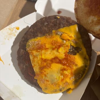 McDonald's Siparişinde Uzun Bekleme Ve Donmuş Ürünler Nedeniyle Tam İade Talebi
