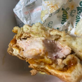 İstanbul Bağcılar'daki Migros Yemek Şubesinde Çiğ Tavuk Hamburgeri Ücret İadesi Talebi