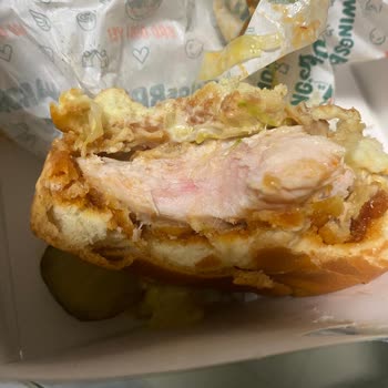 İstanbul Bağcılar'daki Migros Yemek Şubesinde Çiğ Tavuk Hamburgeri Ücret İadesi Talebi
