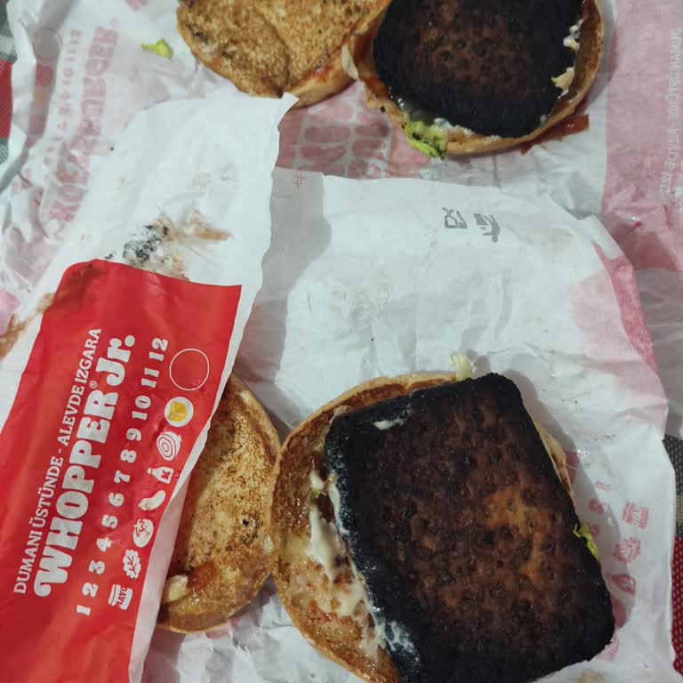 Burger King Adana Sarıçam Şubesinde Yanmış Köfte Burgerleri İçin İade Talebi