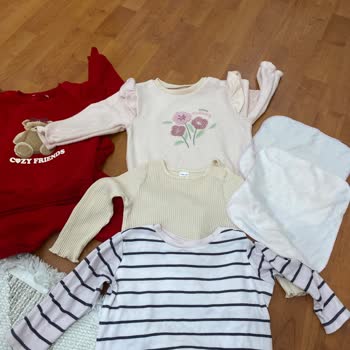 E-Bebek Hello Baby Kırmızı Eşofman Takımının Boya Sızıntısı Ve Diğer Kıyafetlerde Oluşan Hasar