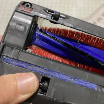 Dyson Süpürge Başlığındaki Tekrarlayan Tüy Dökülmesi Garanti Kapsamında Çözülmedi