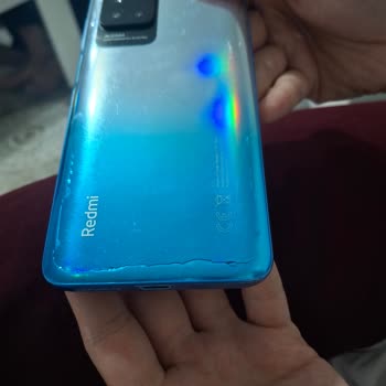 Redmi 10 Model Telefonun Arka Camında Gizli Çatlaklar Ve Sürekli Isınma Sorunu