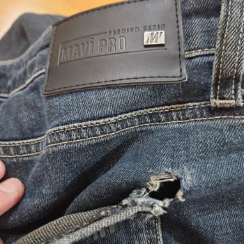 Mavi Pro Premium Denim Kot Pantolonunda Cep Birleşiminde Erken Yırtılma