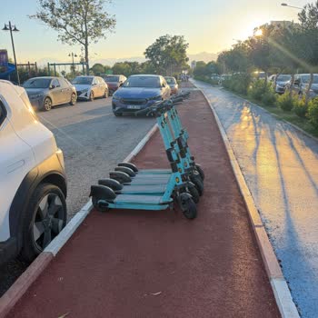 BinBin Scooterların Yaya Yolu Üzerindeki Engel Oluşturması Ve Acil Düzenleme Talebi