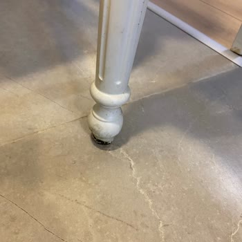 Etna Masa Takımında Kusurlu Plastik Sandalyeler Ve Eksik Minderler İçin Hızlı Çözüm Talebi