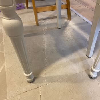 Etna Masa Takımında Kusurlu Plastik Sandalyeler Ve Eksik Minderler İçin Hızlı Çözüm Talebi