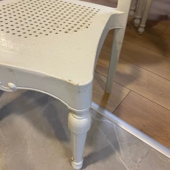 Etna Masa Takımında Kusurlu Plastik Sandalyeler Ve Eksik Minderler İçin Hızlı Çözüm Talebi