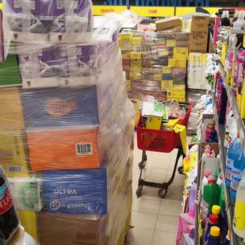 Paletli Raf Düzeni Müşterileri Ve Çalışanları Zor Duruma Sokuyor