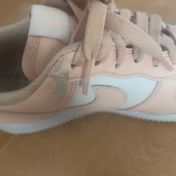Nike Nature Kadın Sneaker’da 3 Günlük Kullanımda Kenar Soyulması Ve Haksız Ret