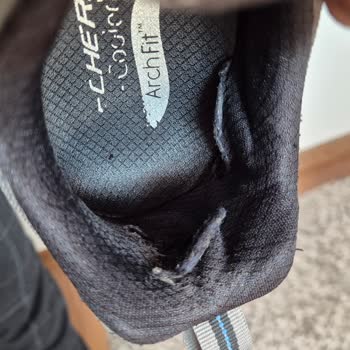Skechers Ayakkabıda İç Astar Yırtılması: Amazon’dan Garanti Talebi