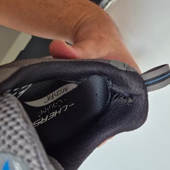 Skechers Ayakkabıda İç Astar Yırtılması: Amazon’dan Garanti Talebi