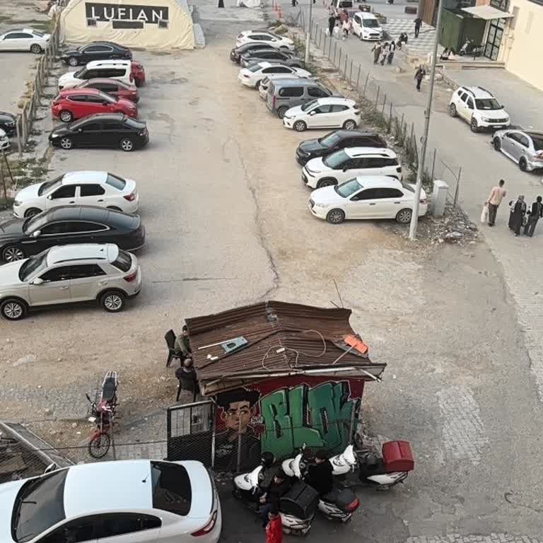 Artuklu Mardian Mall Yanındaki Özel Otopark Kulübesinde Yüksek Sesli Müzik Gürültüsü Hastayı Zor Duruma Sokuyor