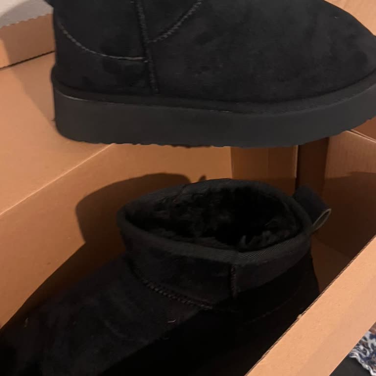 Sneaksnet'te Eksik UGG Ve Hediye Tayt Gönderimi İçin Açık Teslim Tarihi Talebi