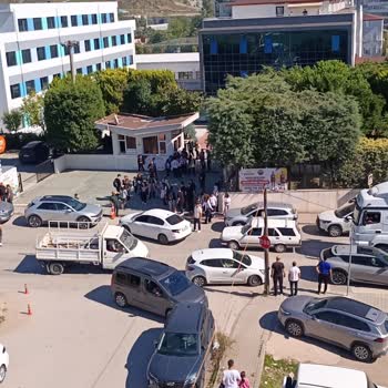 Özel Körfezim Eğitim Kurumları Yönetimi Çevreyi Ve Mahalle Sakinlerini Gözeten Bir Düzenleme Yapmalı