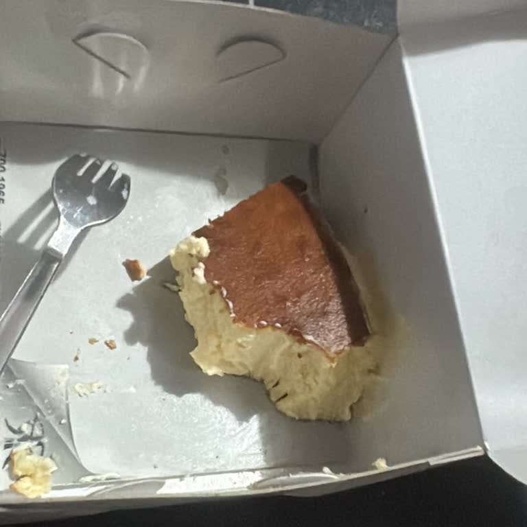 Reyhan Pastanesi'nde San Sebastian Cheesecake Çikolata Sosu Olmadan Teslim Edildi