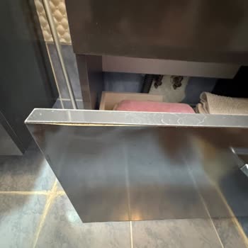 Vitra Banyo Dolabında Üretim Kaynaklı Kabarmalar Ve Servis Açıklamasına Yanıt Bekleniyor
