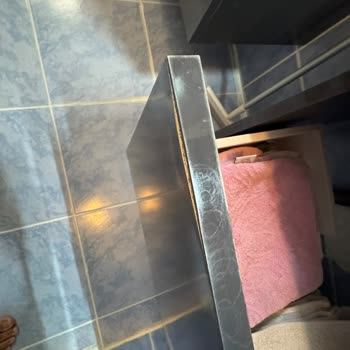 Vitra Banyo Dolabında Üretim Kaynaklı Kabarmalar Ve Servis Açıklamasına Yanıt Bekleniyor