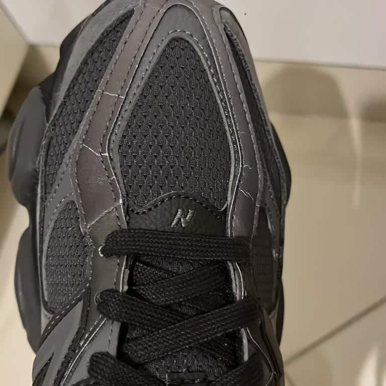 New Balance 9060 Ayakkabısının İlk Giyişte Çizilmesi Ve SuperStep Mağazasının Olumsuz Tutumu