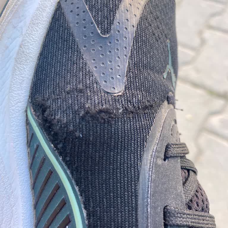 Puma Spor Ayakkabısında 3 Ayda Yan Yırtılma Ve Deformasyon